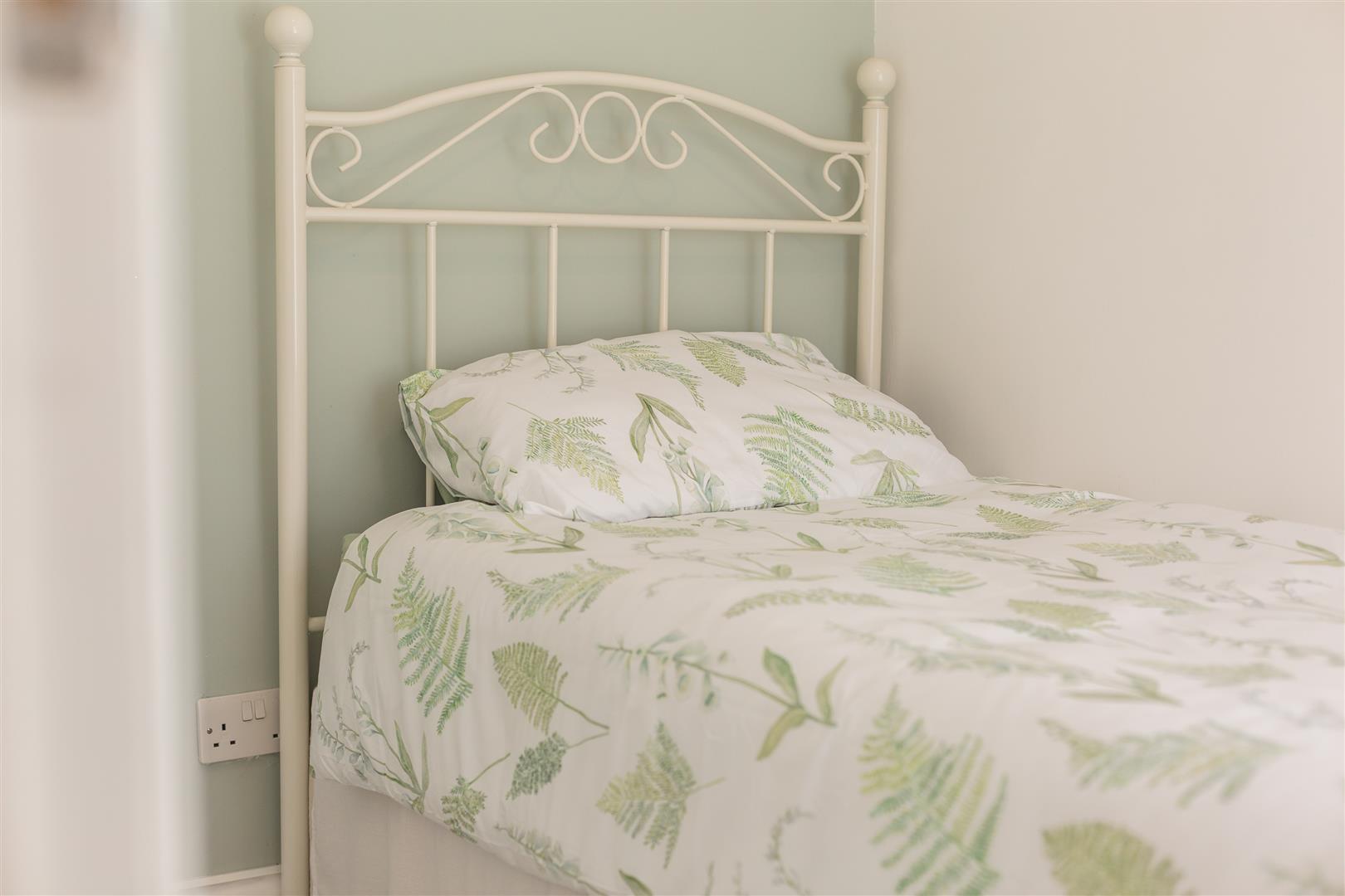 High Street, Clydach, Swansea, SA6 5LN